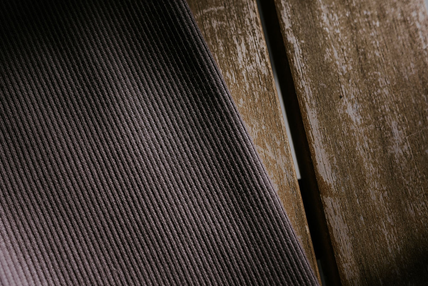 Komplet dziewczęcy prążkowany z haftowanymi serduszkami – rib | Habi Kids