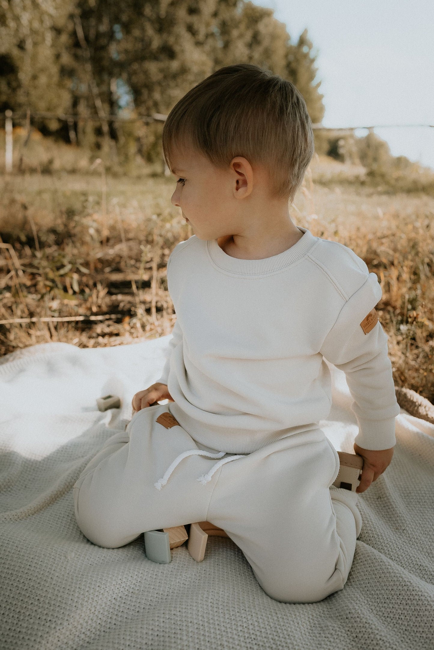 Komplet dresowy dziecięcy gładki beżowy | Habi Kids
