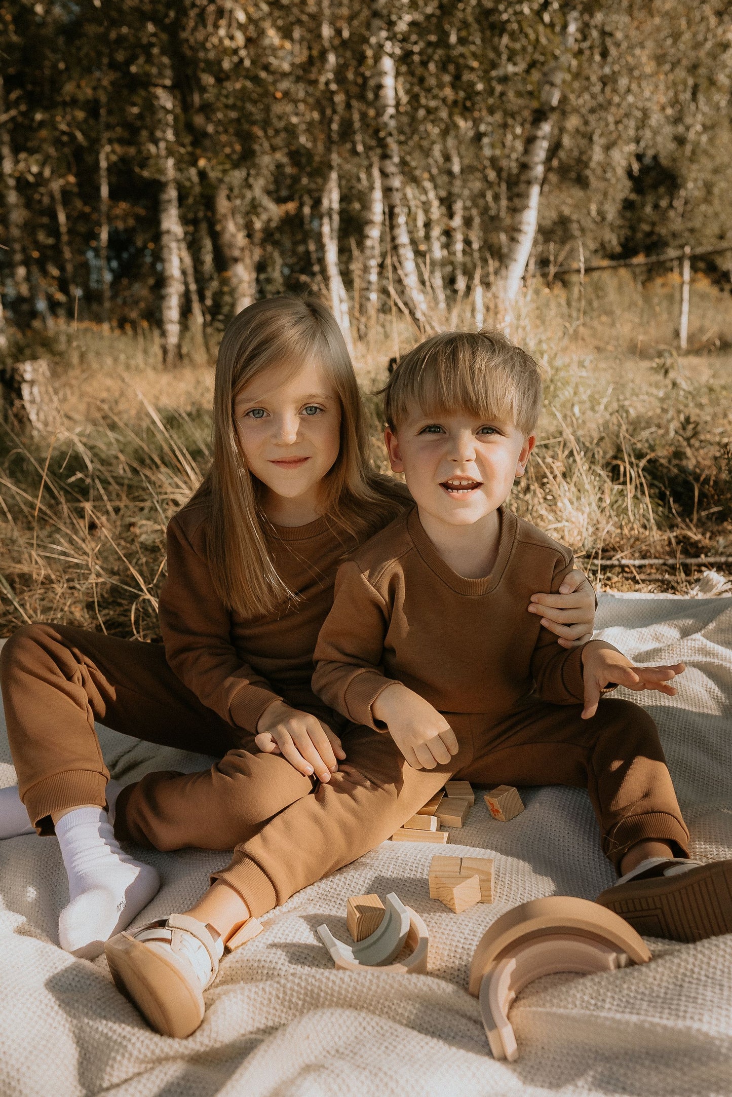 Bluza dresowa dziecięca gładka brązowa | Habi Kids