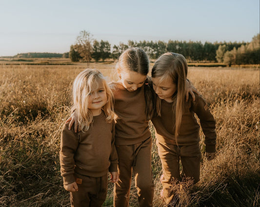 Komplet dresowy dziecięcy gładki brązowy| Habi Kids