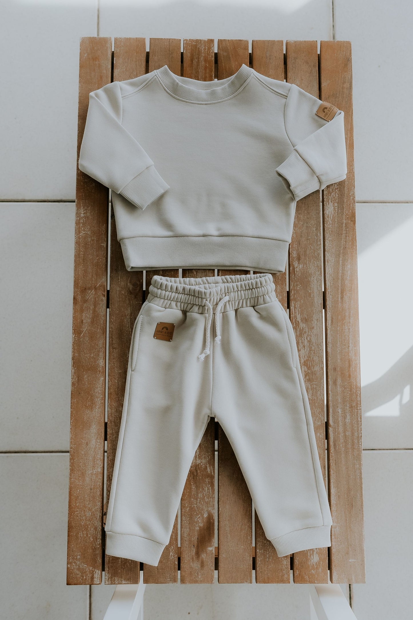 Komplet dresowy dziecięcy gładki beżowy | Habi Kids