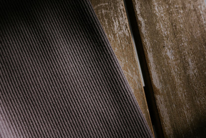 Komplet dziewczęcy prążkowany z haftowanymi serduszkami – rib | Habi Kids