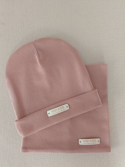 Komplet dziecięcy czapka i komin dusty rose z prążkowanej dzianiny rib Habi Kids – różowy zestaw jesienno-zimowy